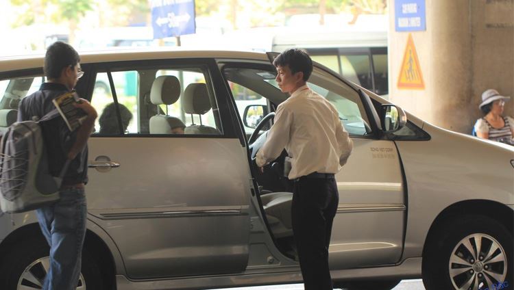 Dịch vụ xe tư nhân tại sân bay Nội Bài có chất lượng không?